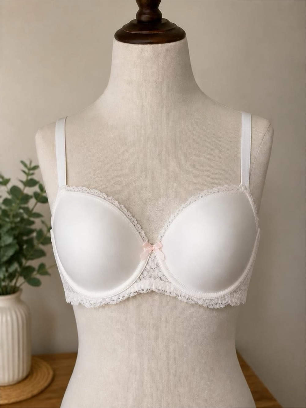 Victoria’s Secret Dream Angels lined Demi-cup, lace sides and accents